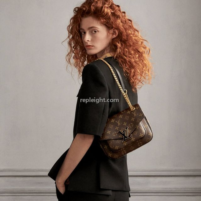 louis-vuitton-passy-monogram-handbags--M45592_PM1_Worn-view.jpg