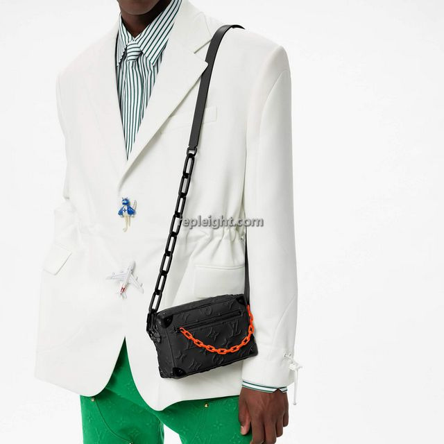 louis-vuitton-mini-soft-trunk-bags--M58906_PM1_Worn-view.jpg