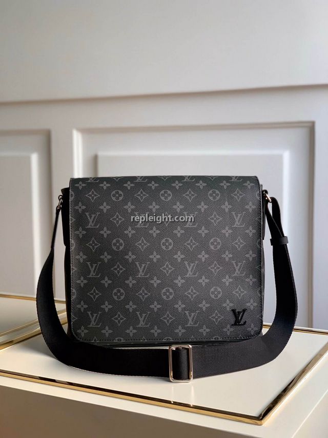 LOUIS VUITTON-M44001 루이비통 모노그램 이클립스 디스트릭트 MM