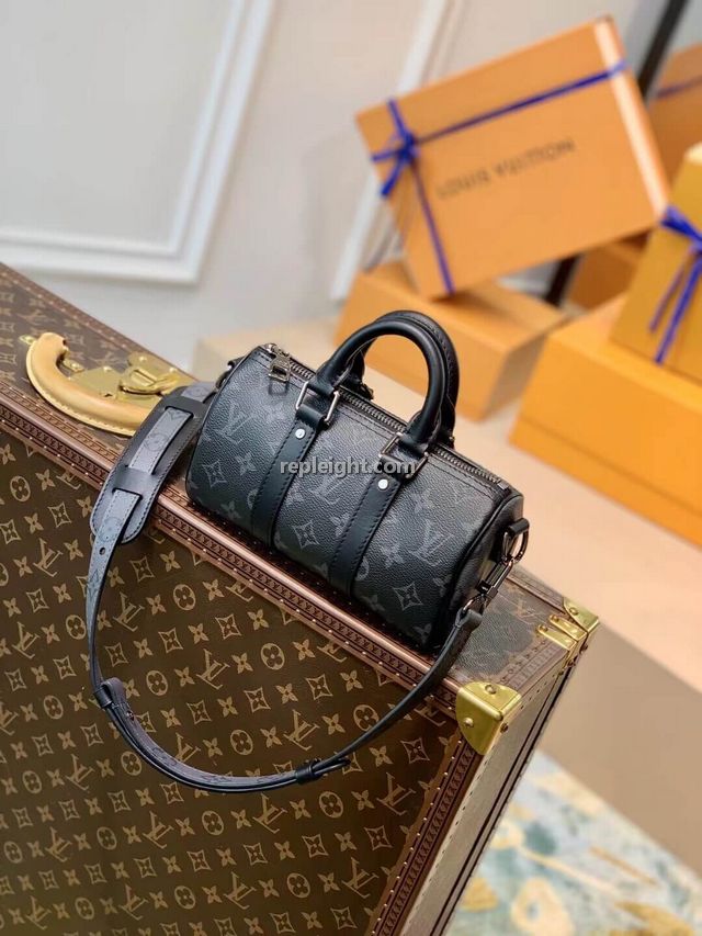 lOUIS VUITTON-M45947 루이비통 모노그램 이클립스 리버스 키폴 XS