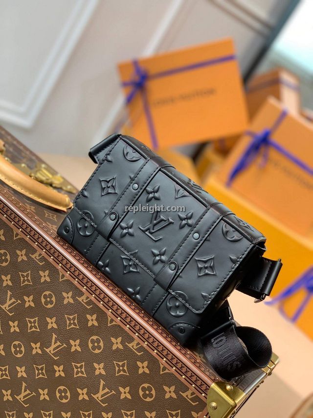 LOUIS VUITTON-M57952 루이비통 블랙 모노그램 씰 트렁크 슬링백