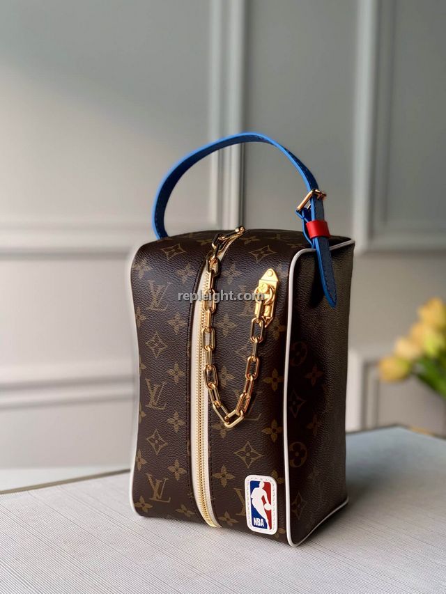 LOUIS VUITTON-M85149 루이비통 X NBA CLOAKROOM DOPP KIT