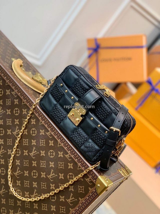 LOUIS VUITTON-M59116 루이비통 블랙 다미에 퀼트 램스킨 트로카 PM