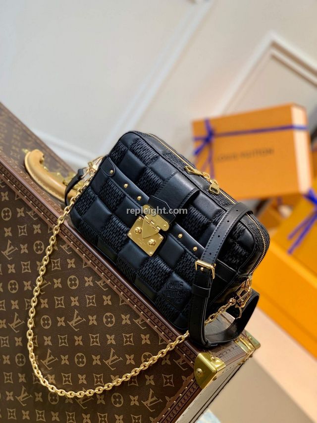 LOUIS VUITTON-M59114 루이비통 블랙 다미에 퀼트 트로카 MM 핸드백