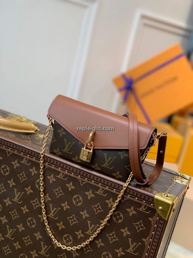 LOUIS VUITTON-M80763 루이비통 브라운 패드락 온 스트랩 핸드백