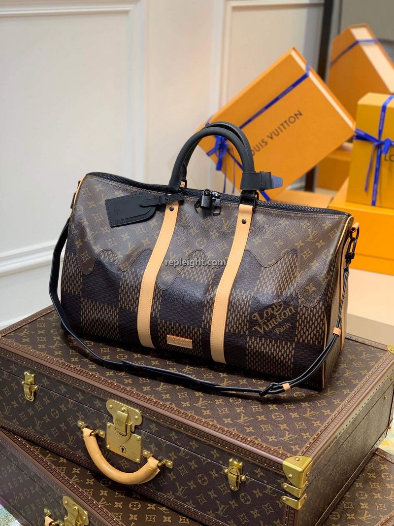 LOUIS VUITTON-M40360 루이비통 니고 키폴 반둘리에 50