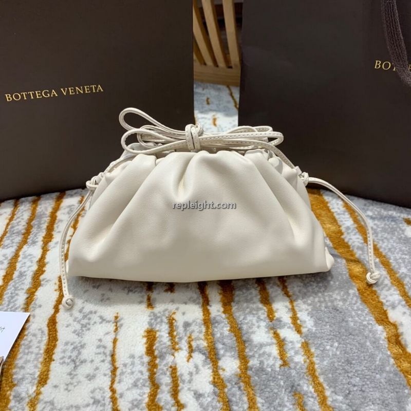 BOTTEGA VENETA-585852 베테가 베네타 화이트 미니 파우치