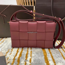 BOTTEGA VENETA-578004 보테가 베네타 보르도 인트레치아토 크로스 바디 카세트백