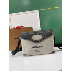 BURBERRY-80395061 버버리 블랙/그레이 캔버스 레더 폴드오버 포켓 백