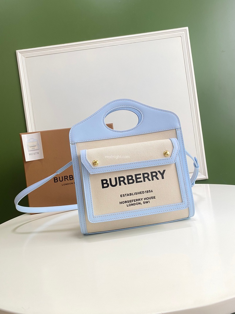 BURBERRY-80434931 버버리 페일 블루 미니 투톤 캔버스 레더 포켓 백