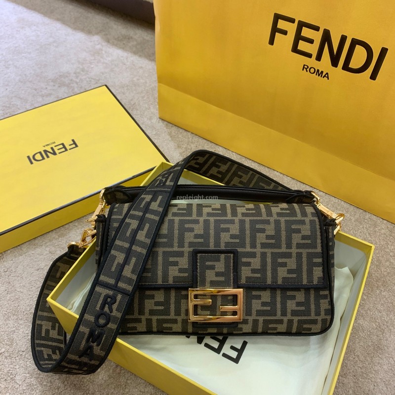 FENDI-8BR600 펜디 브라운 패브릭 미디엄 바게트 백