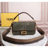 FENDI-8BR600 펜디 다크 그린 FF 피시아이 모티프 캔버스 미디엄 바게트 백