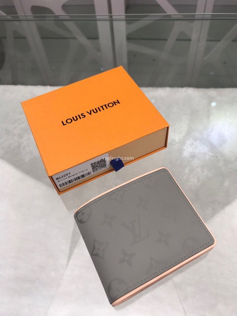 LOUIS VUITTON-M63297 루이비통 모노그램 티타늄 멀티플 월릿