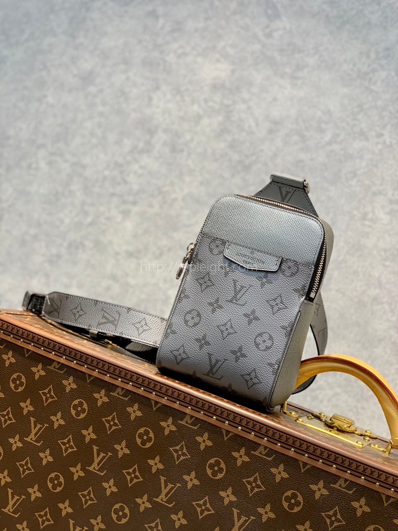 LOUIS VUITTON-M30833 루이비통 모노그램 타이가라마 톤온톤 아웃도어 슬링백