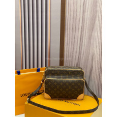 LOUIS VUITTON-M45244 루이비통 모노그램캔버스닐