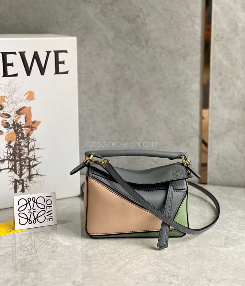 로에베 - LOEWE - 클래식 송아지 가죽 미니 퍼즐 백 A510U95X34