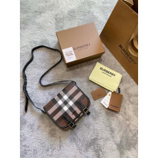 BURBERRY-80528041 버버리 체크 프린트 가죽 메신저 백