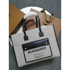 BURBERRY-80441281 버버리 투톤 캔버스 및 가죽 미디엄 프레야 토트백