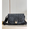 LOUIS VUITTON-M21358 아치 메신저 MM