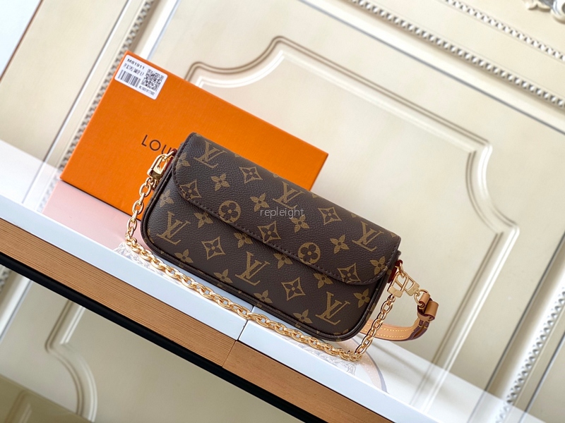 LOUIS VUITTON-M81911 월릿 온 체인 아이비