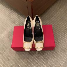 로저 비비에 - Roger Vivier 트럼펫 메탈 버클 펌프스 6.5CM (6)