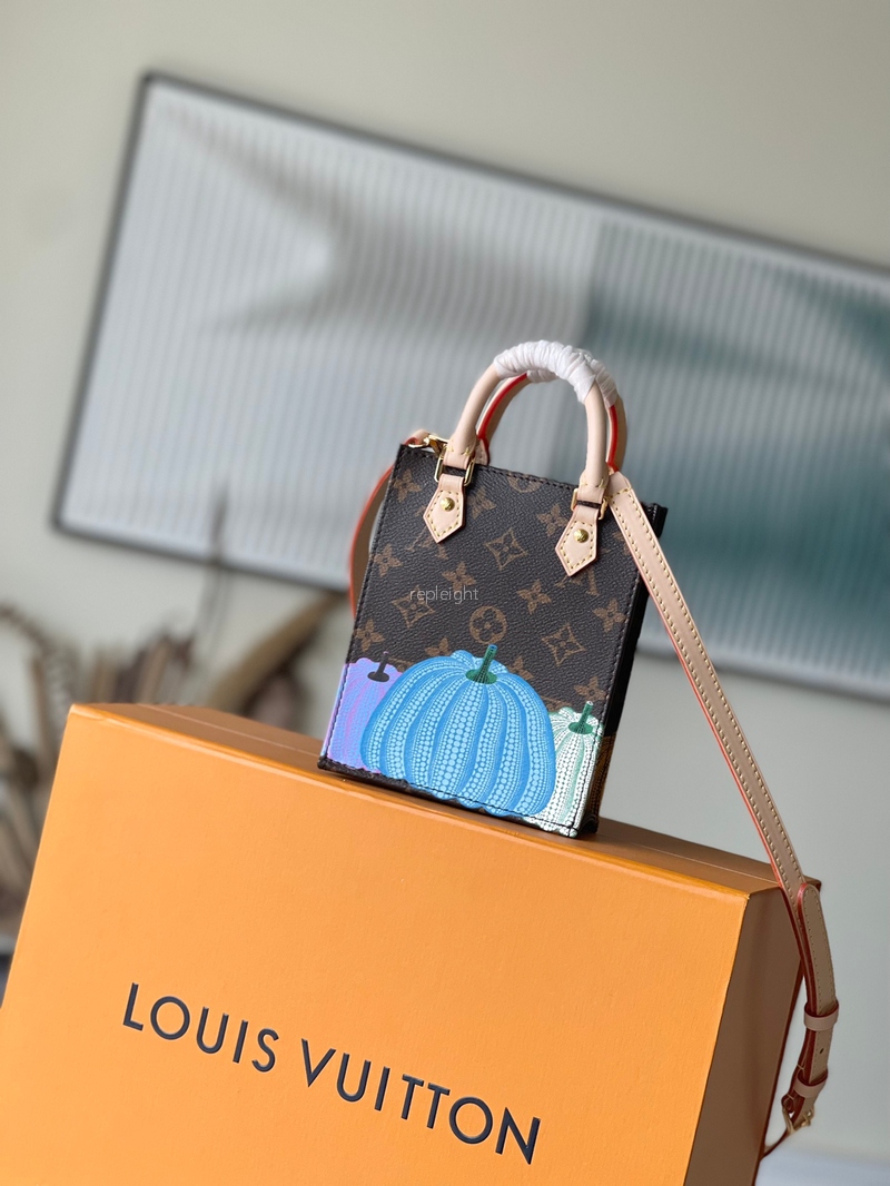 LOUIS VUITTON-M82112  쁘띠 삭 플라