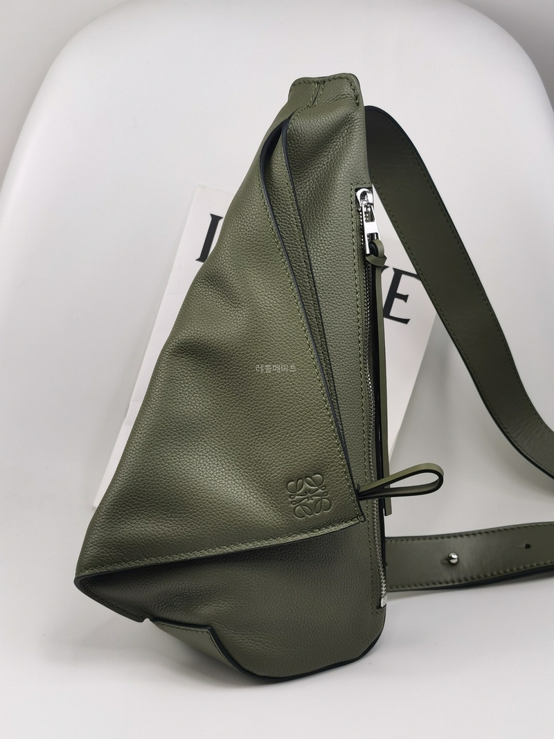 로에베 - LOEWE  0010640985 Anton sling in soft grained calfskin