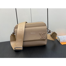 LOUIS VUITTON - 루이비통 m23710 패스트라인 메신저