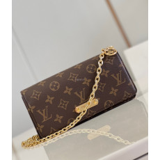 LOUIS VUITTON- 루이비통 M82509 월릿 온 체인 릴리