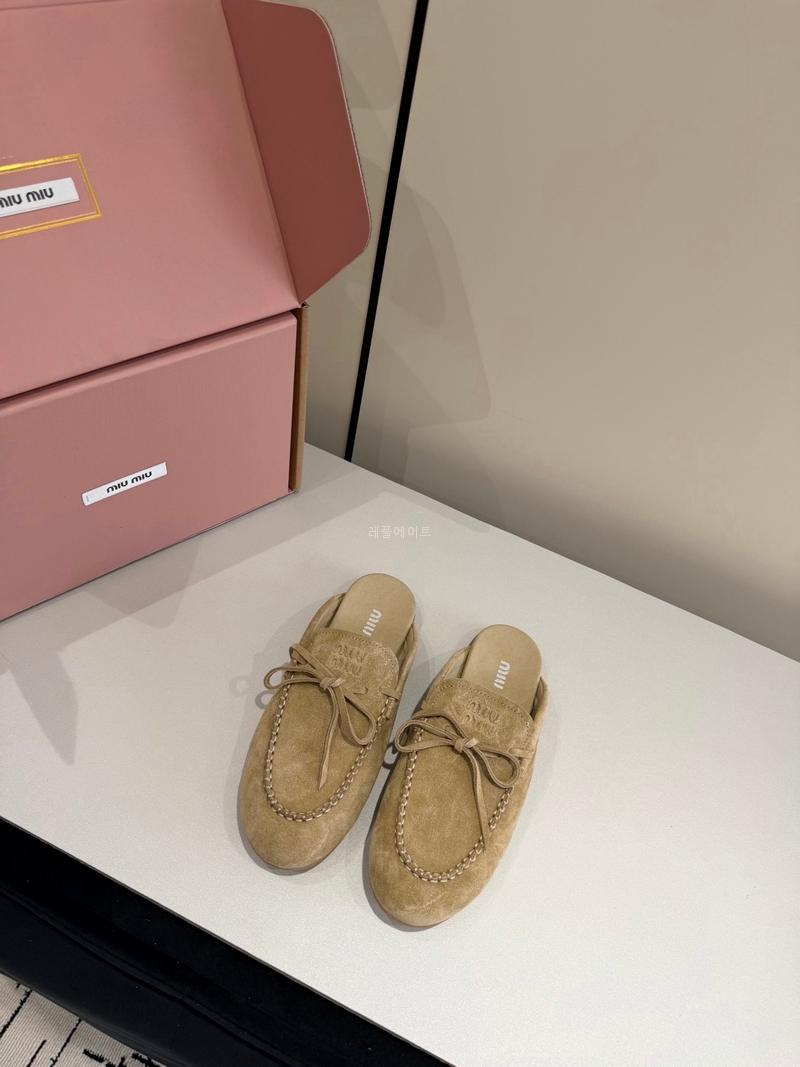MIUMIU - 미우미우 5D577E_054_F0F24_F_005 Suede Deck mules