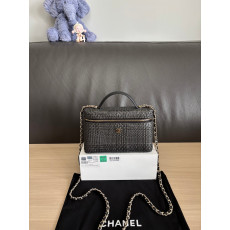 CHANEL-샤넬 AP1341-B23292-94305 2026 봄 여름 프리-컬렉션 클래식 체인 코스메틱 케이스